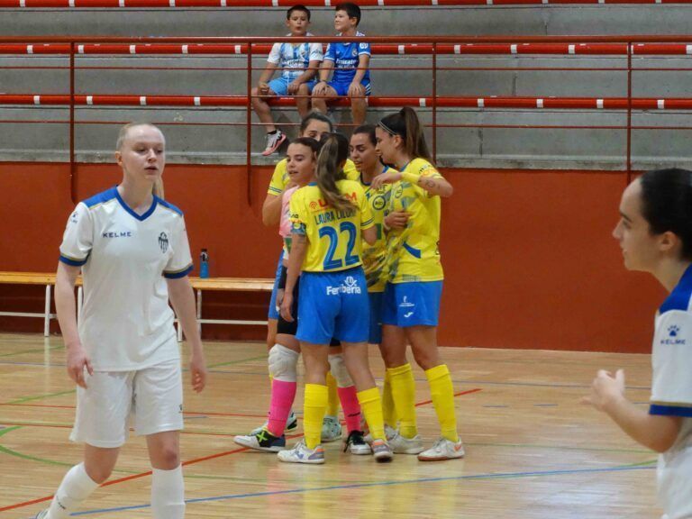El Salesianos recupera su aplazado con el coliderato en juego